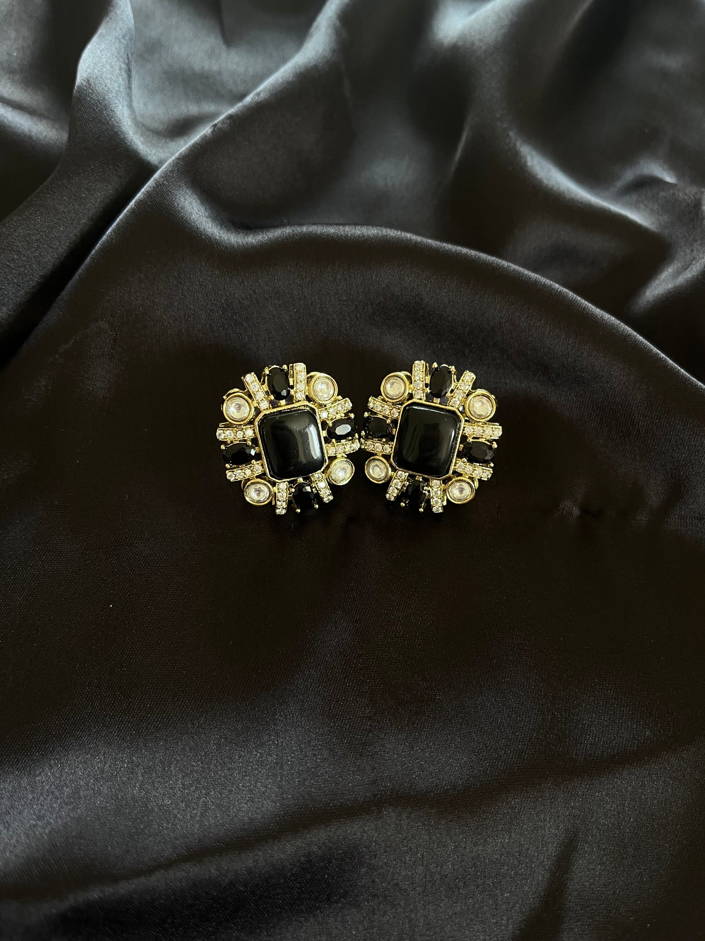 Divya (black)