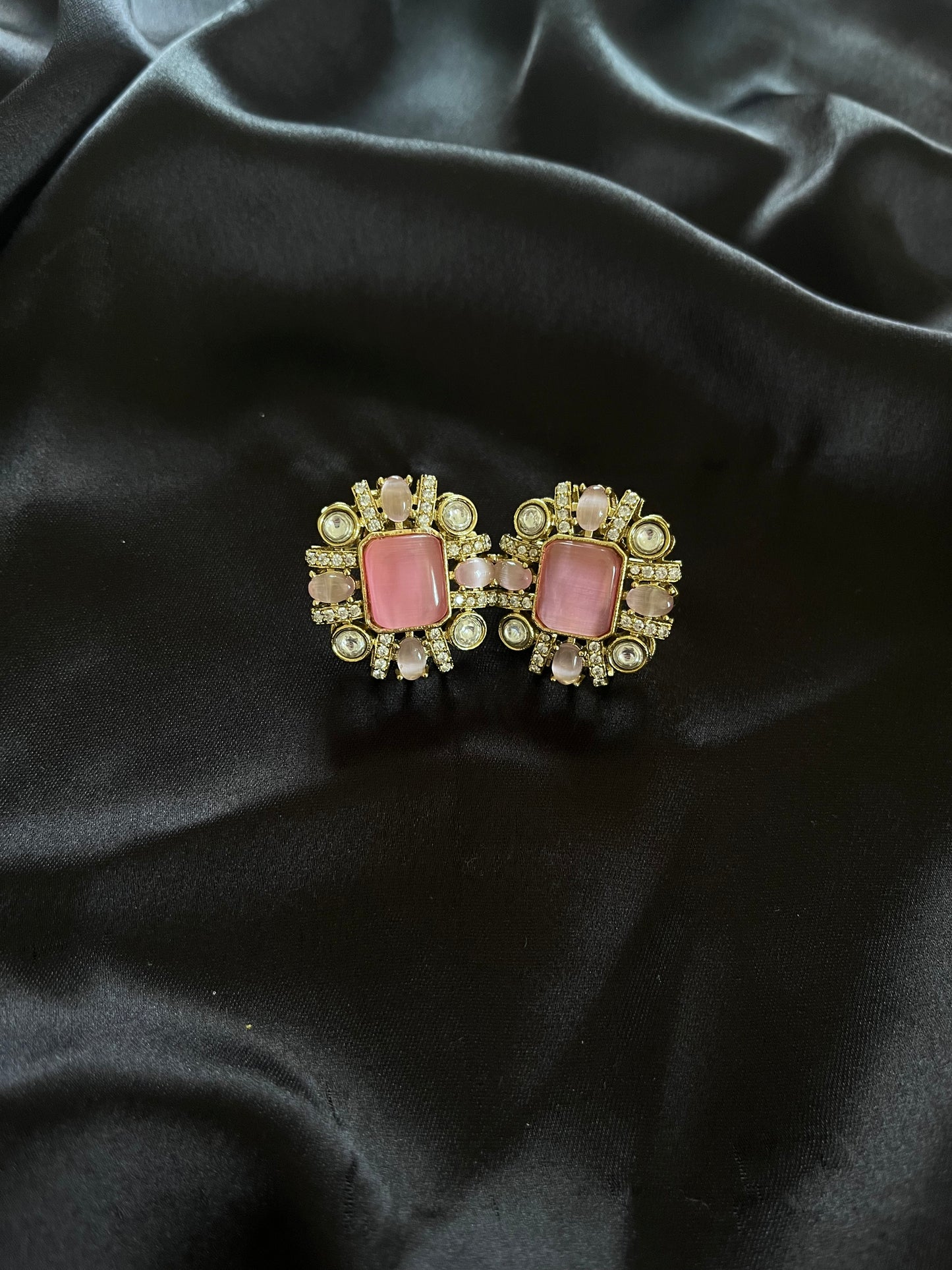 Divya (pink)