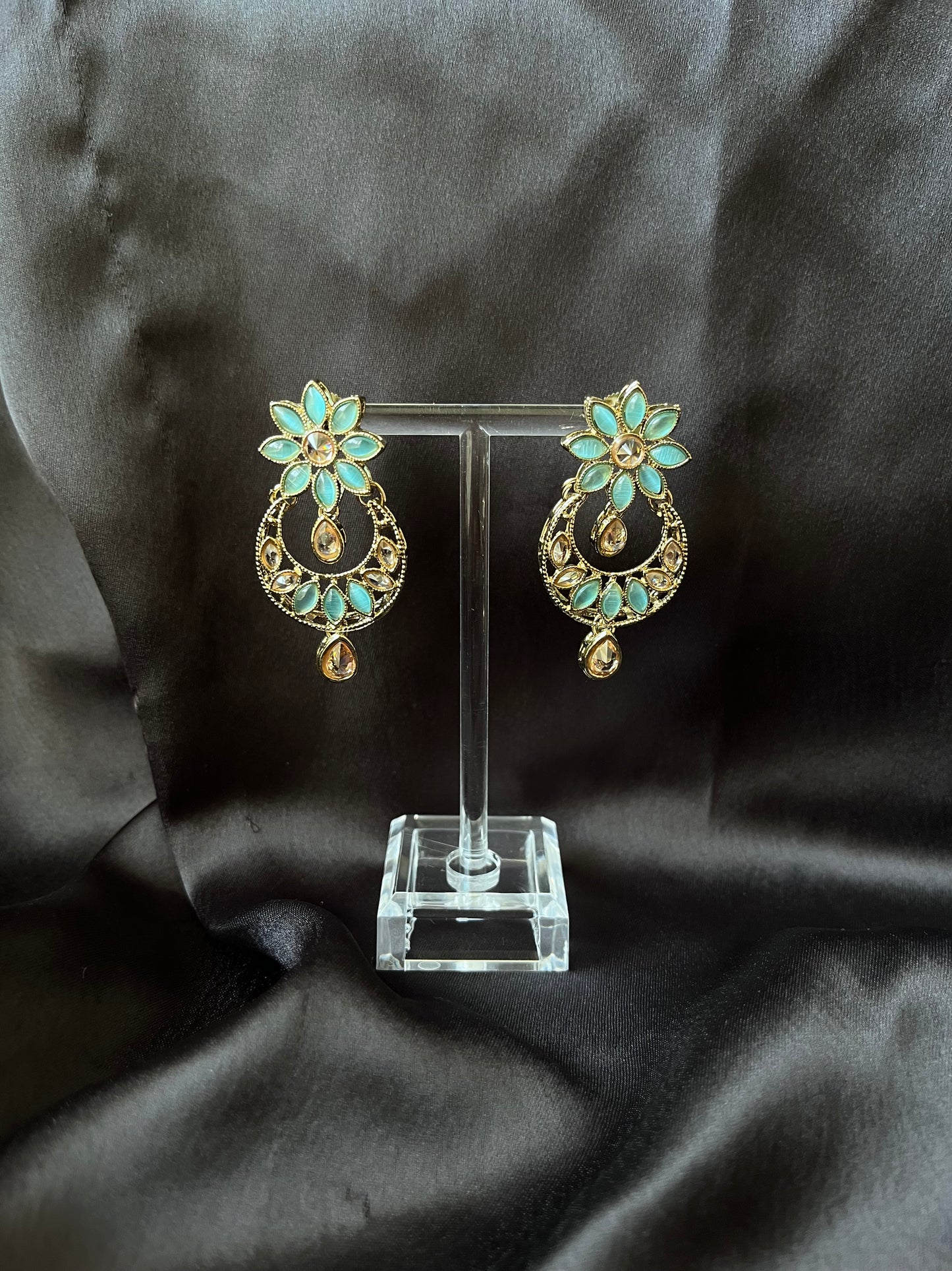 Hira (blue)