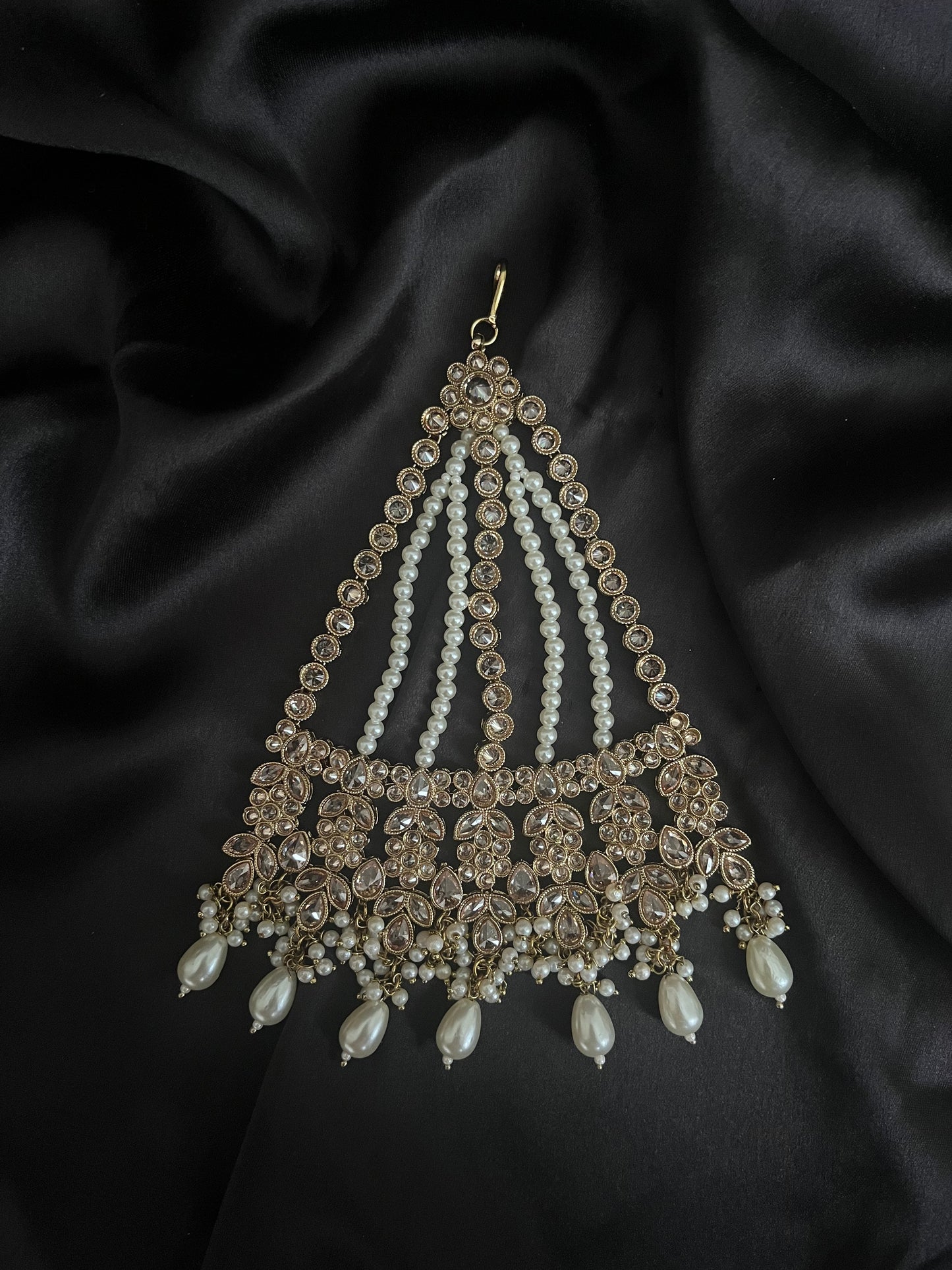 Ananya (gold)