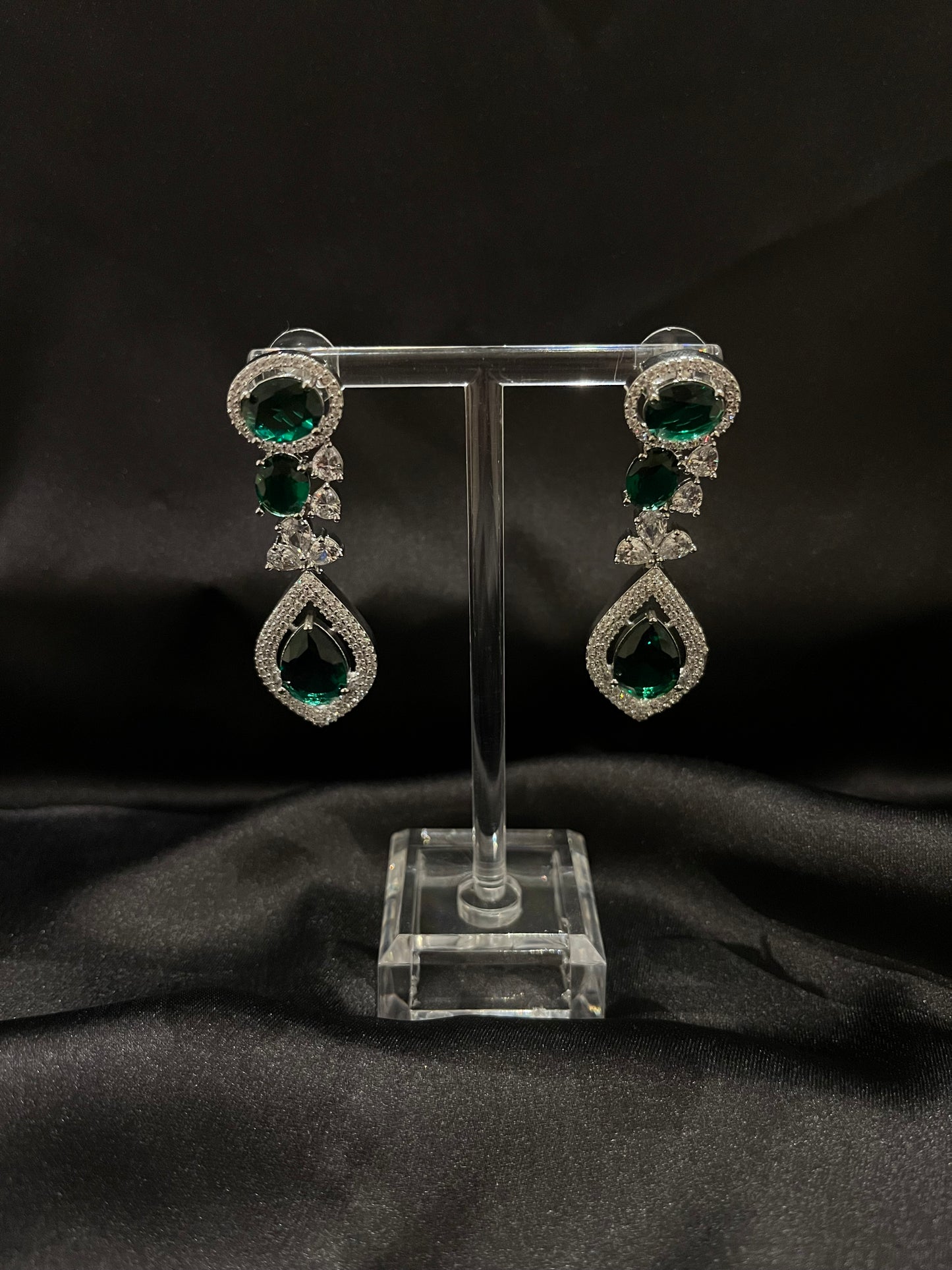 Ekam (emerald)