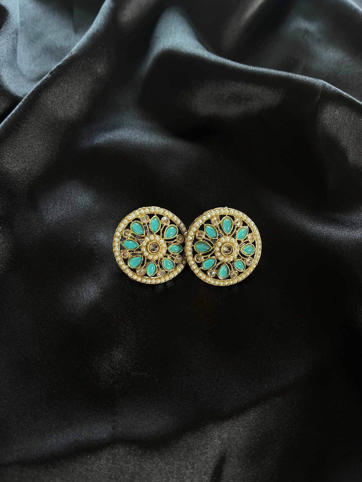 Farhana (blue)