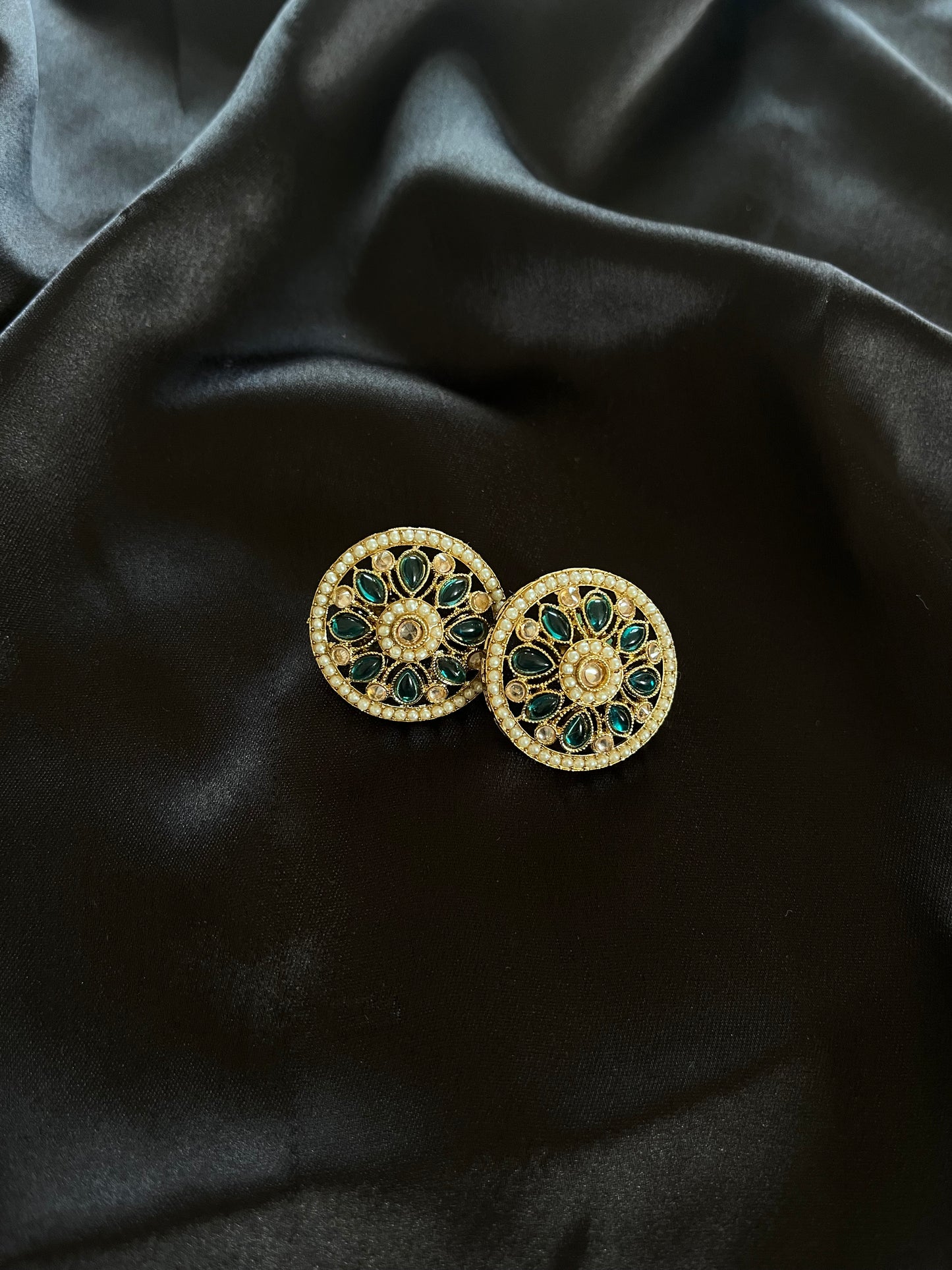 Farhana (teal)