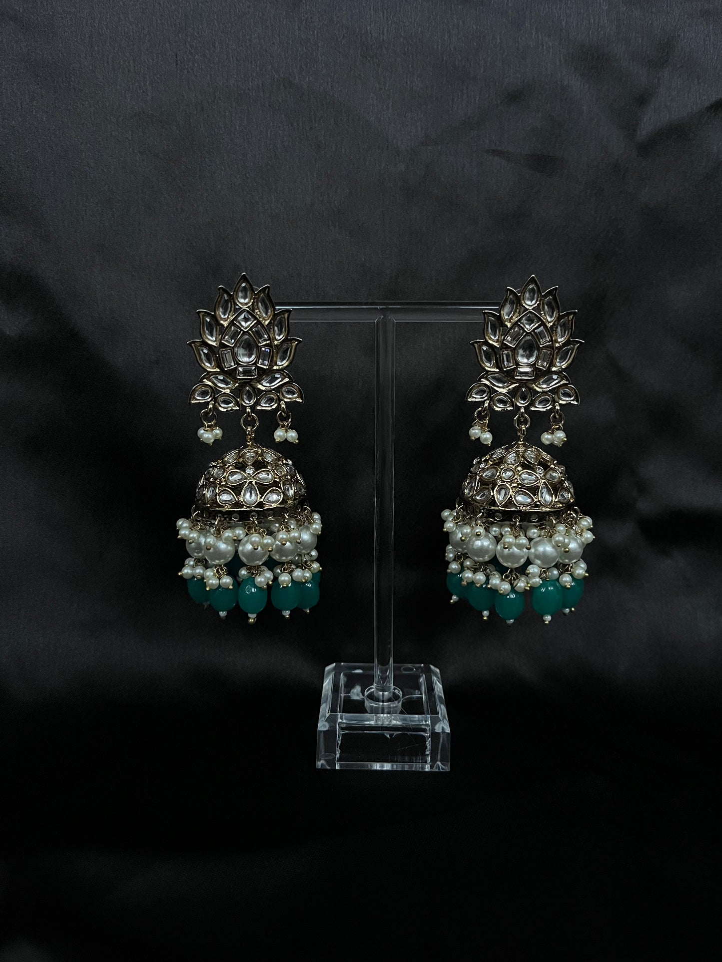Ayesha (green)