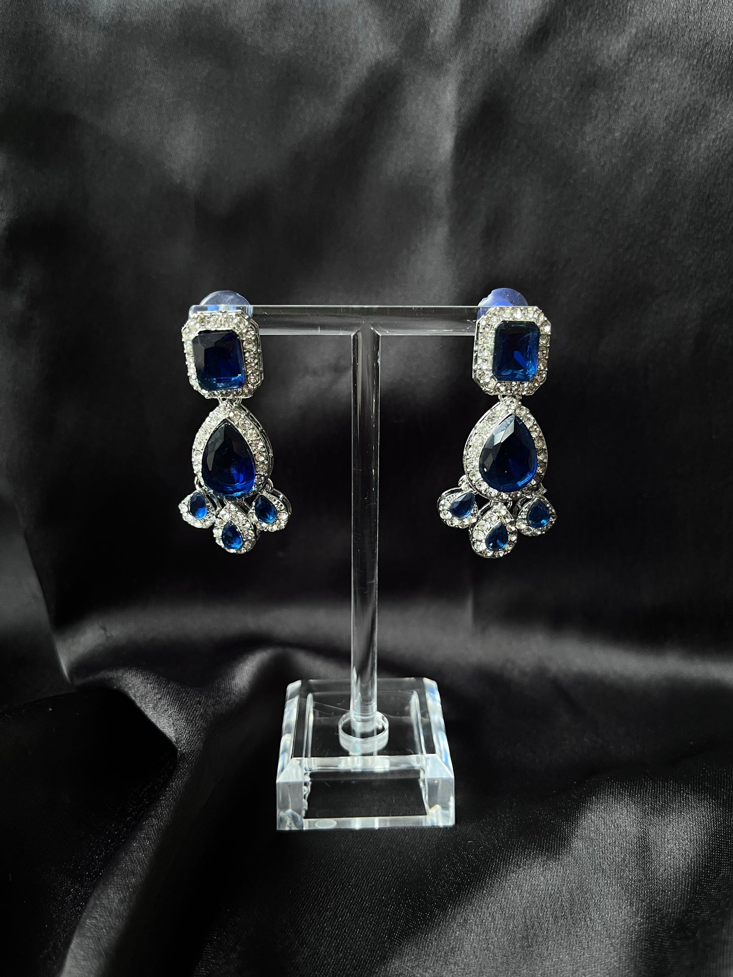 Ariana (blue)